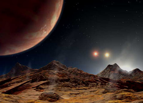 Перспектива с поверхности луны, обращающейся вокруг планеты (слева) трёх звёзд. Главное — жёлтое — солнце почти зашло. В небе ещё видны его меньшие, оранжевый и красный, напарники (иллюстрация Caltech/NASA).