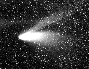 Космический зонд Stardust пролетел сквозь пятикилометровое облако частиц льда и пыли вокруг кометы (фото yspu.yar.ru).